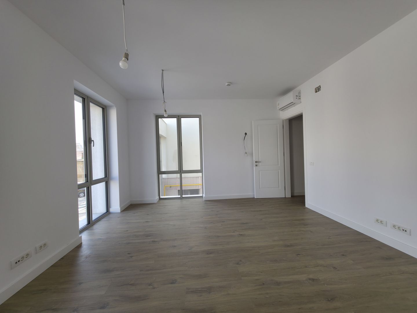 Apartament 4 camere de inchiriat nou în zona Armenească - Universitate - Poză 9