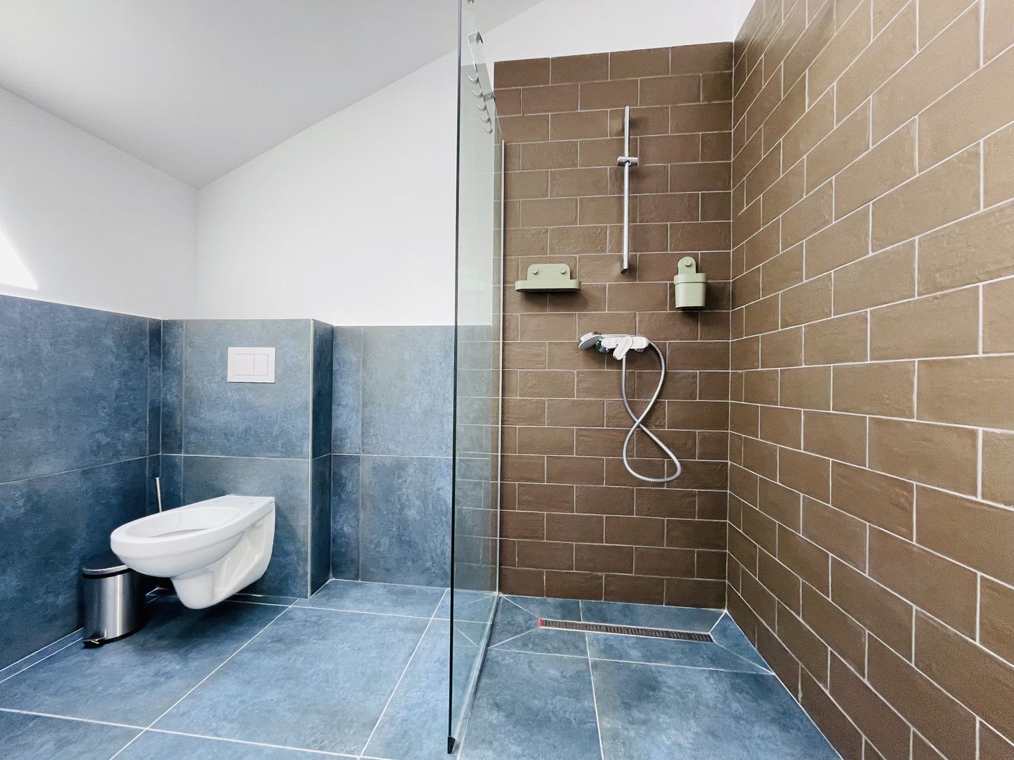 INCHIRIATA - Prima inchiriere, Segmentul Lux | Central | Panouri solare - Poză 16