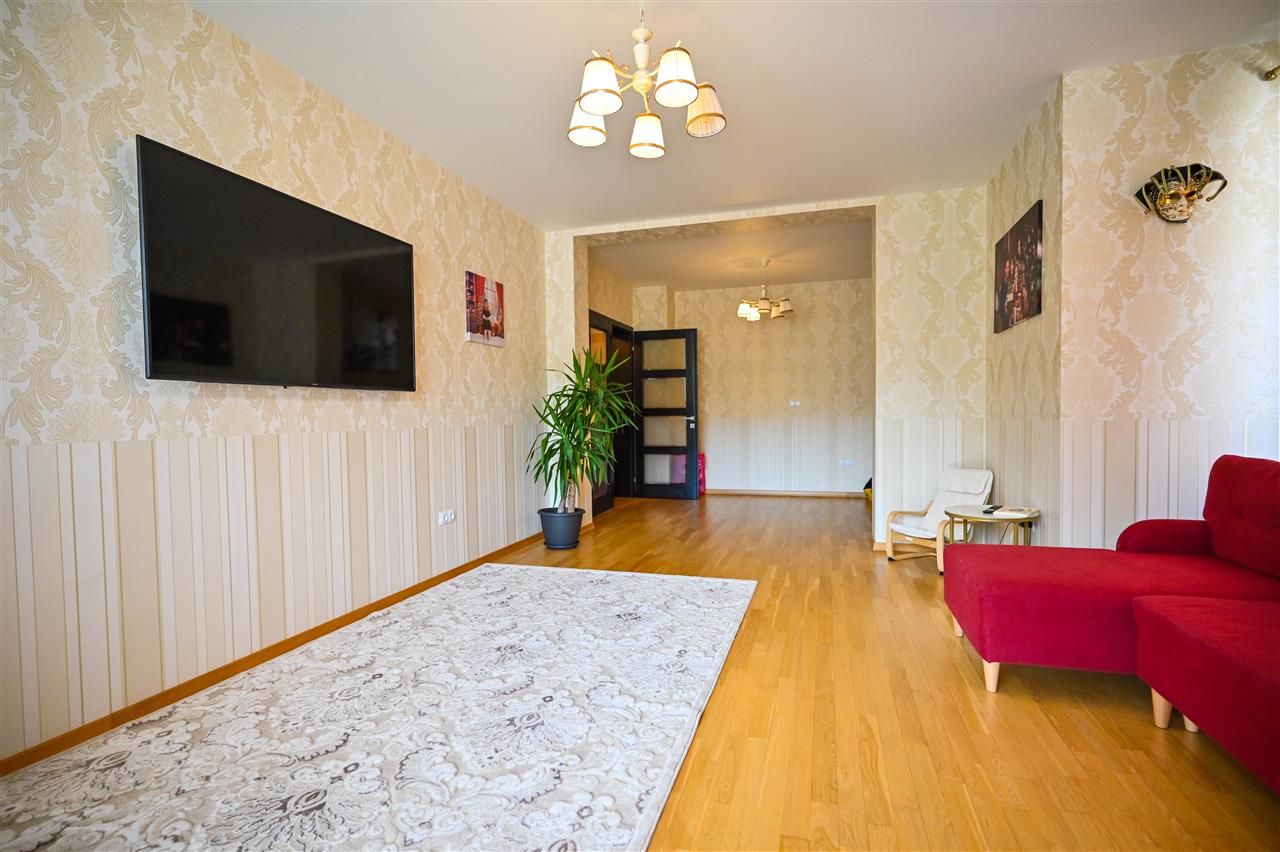 Somptuozitate in stil modern, 2 garaje, 3 terase, totul pe 1.000 mp teren - Poză 6