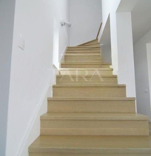 Duplex elegant cu 5 camere, alee privată – Avram Iancu, Florești. - Poză 3