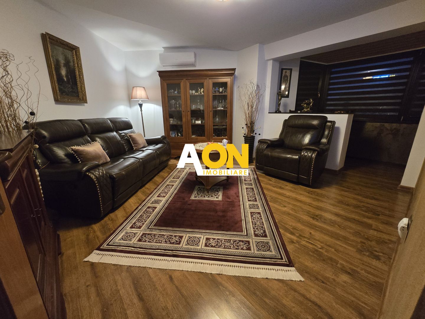 Apartament 2 Camere M-uri, Vedere spre Catedrala, Complet Renovat - Poză 2