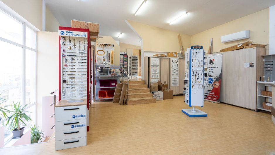 Spatiu Comercial, cu depozit, locuri de parcare, Iosia - Poză 1