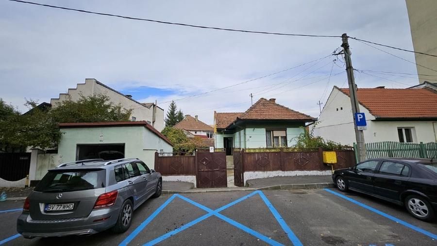 Casa in centrul Brasovului cu proiect si autorizatie pentru extindere - Poză 1