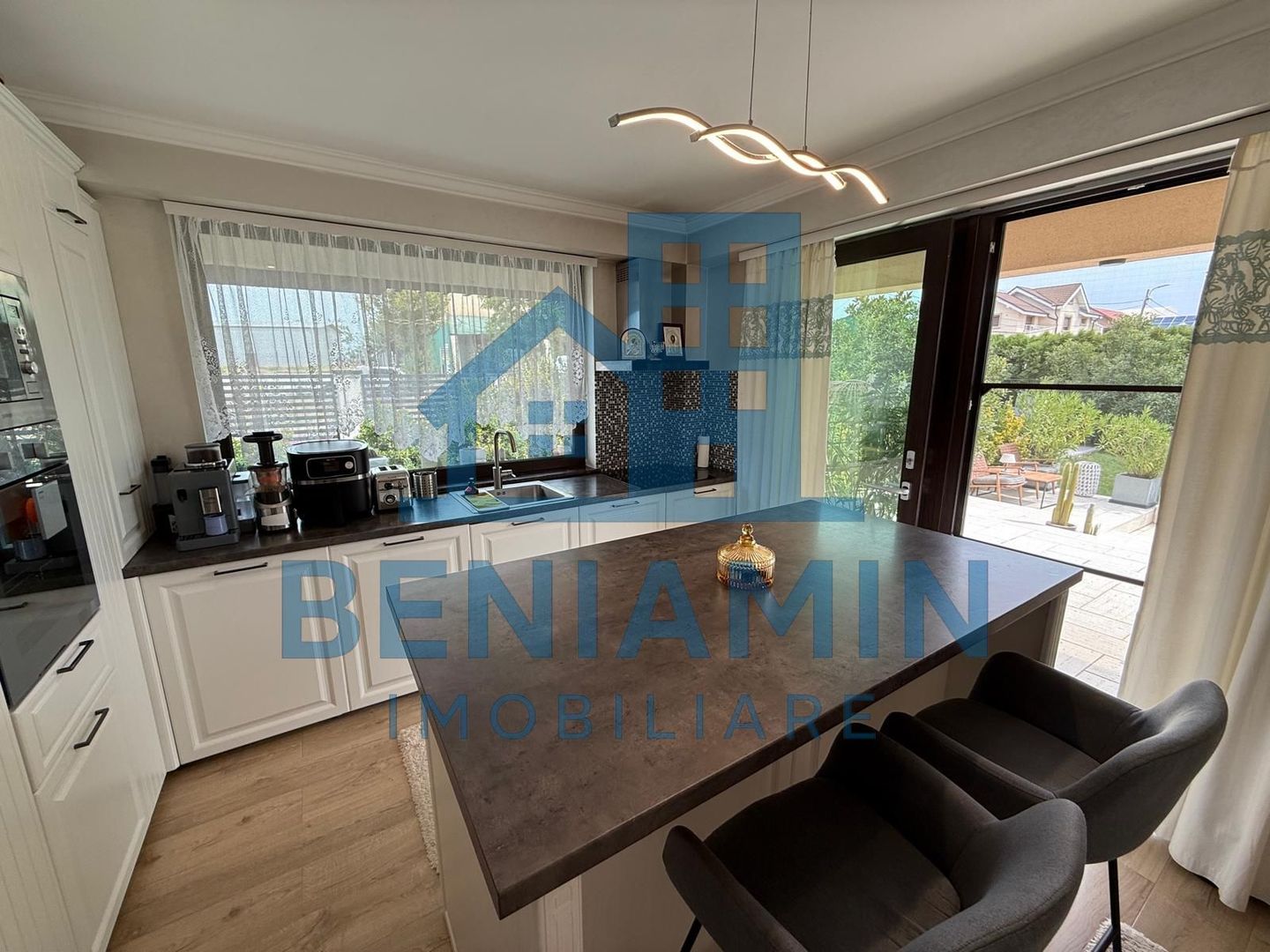 Vila ultramoderna Consul cu piscina si design impresionant - Poză 5