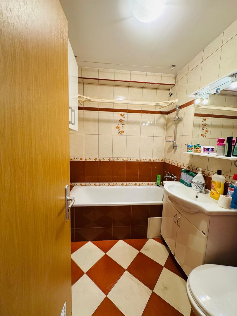 Apartament cu 3 camere pe str. Aluminei langa Liceul Ortodox - Poză 7