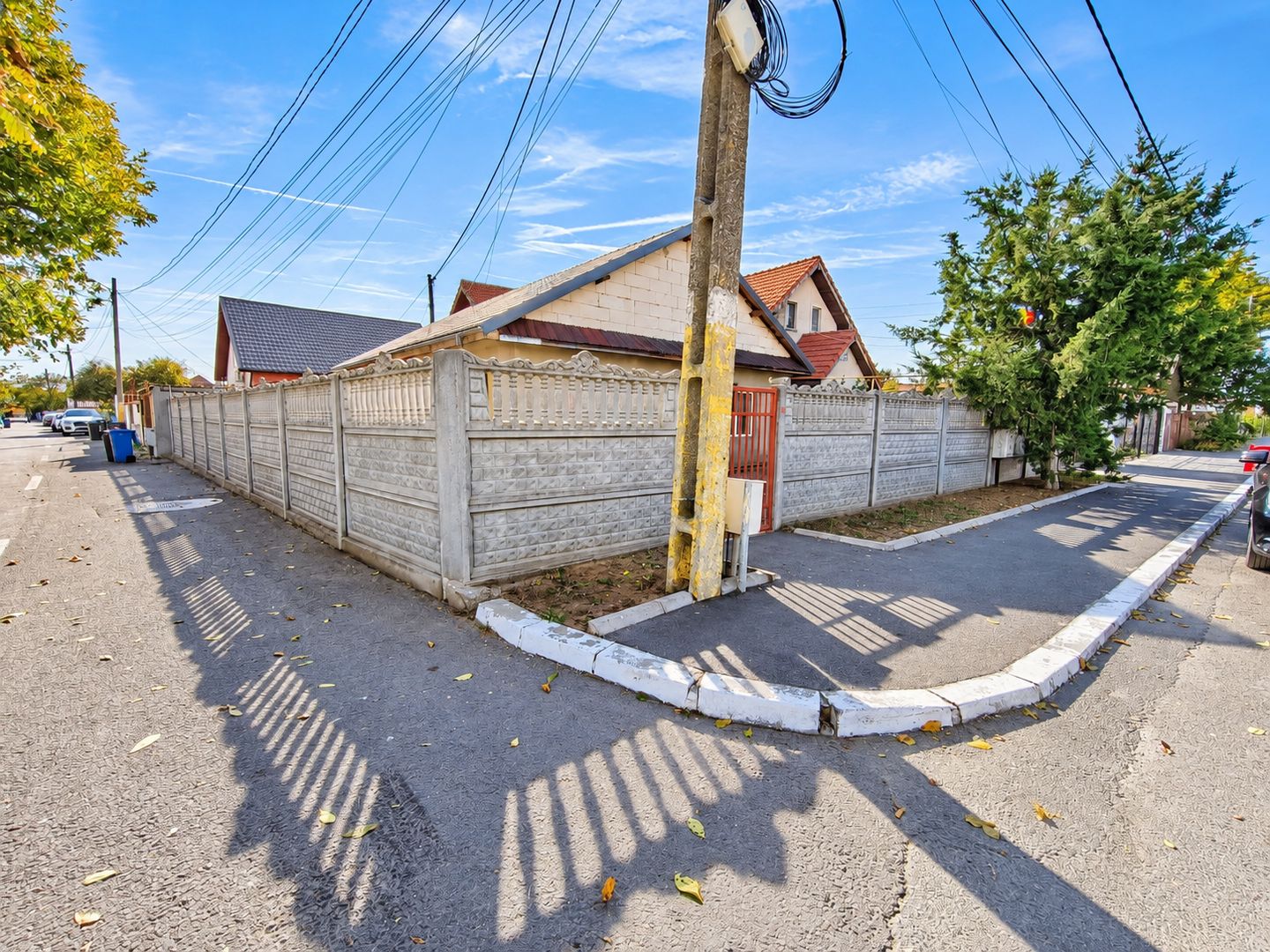 Casa de vanzare | Zona linistita | 3 camere - Poză 2