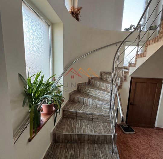 Vila de vanzare, 5 camere, garaj, 383 m2 teren, Campina - Poză 6