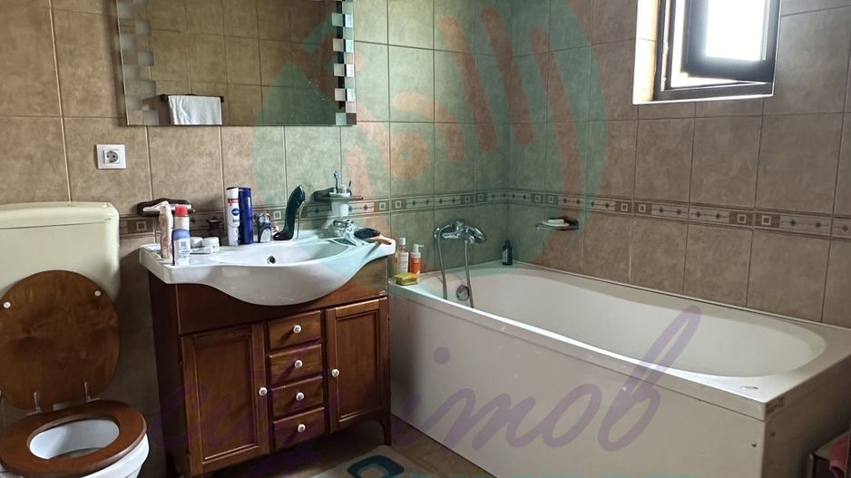 Vila 2013, bine compartimentata, aproape de metrou - Poză 10