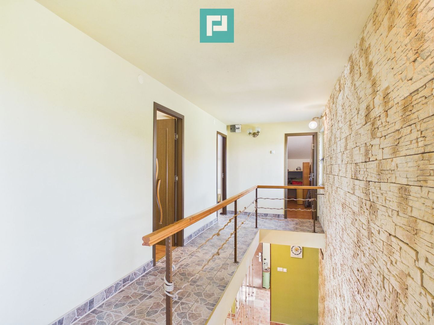 Cabană deosebită cu 4 camere în Căsoaia - Poză 11