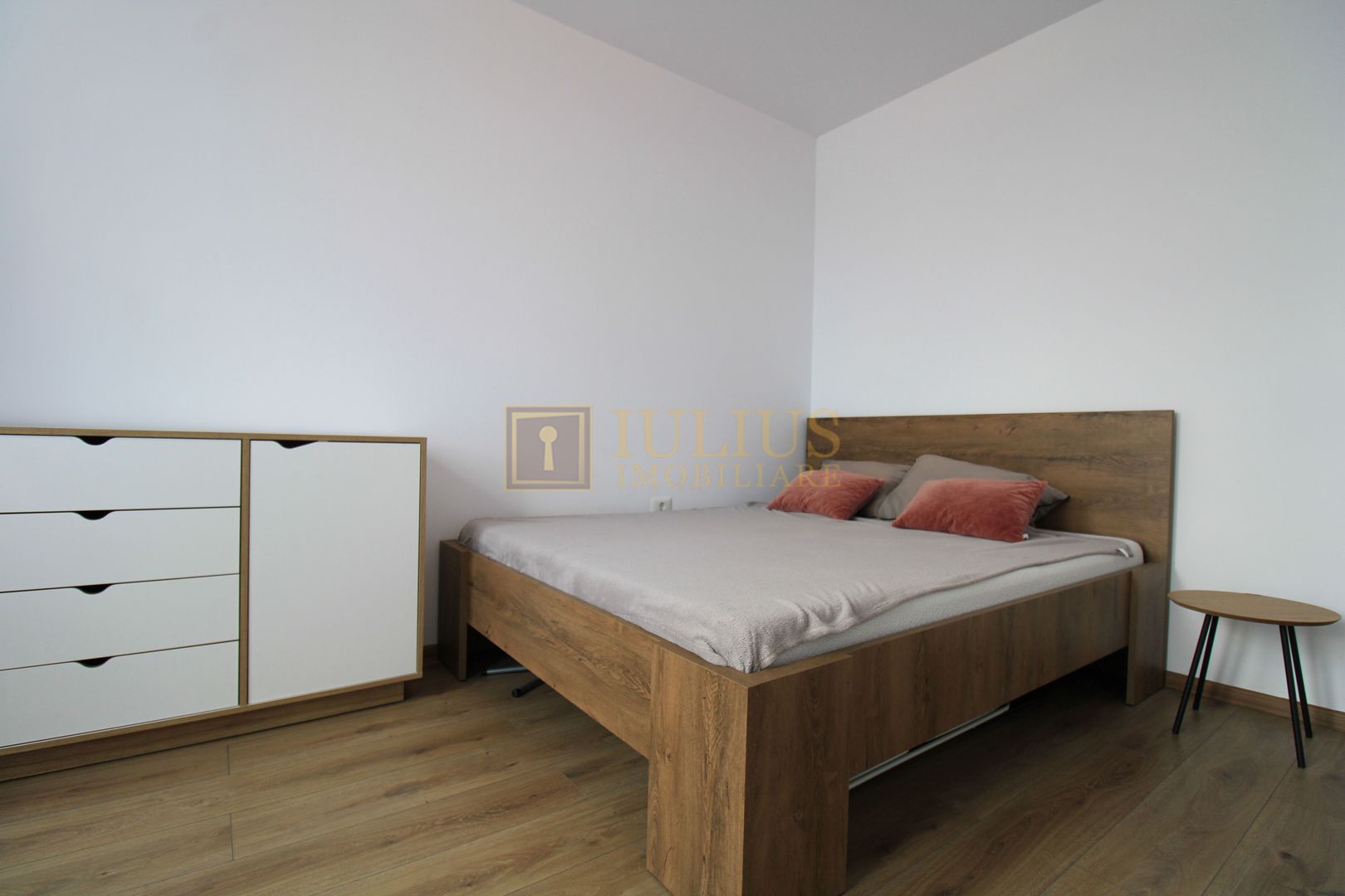 Vedere panoramica; loc parcare inclus; 2 bai/2dormitoare. - Poză 17