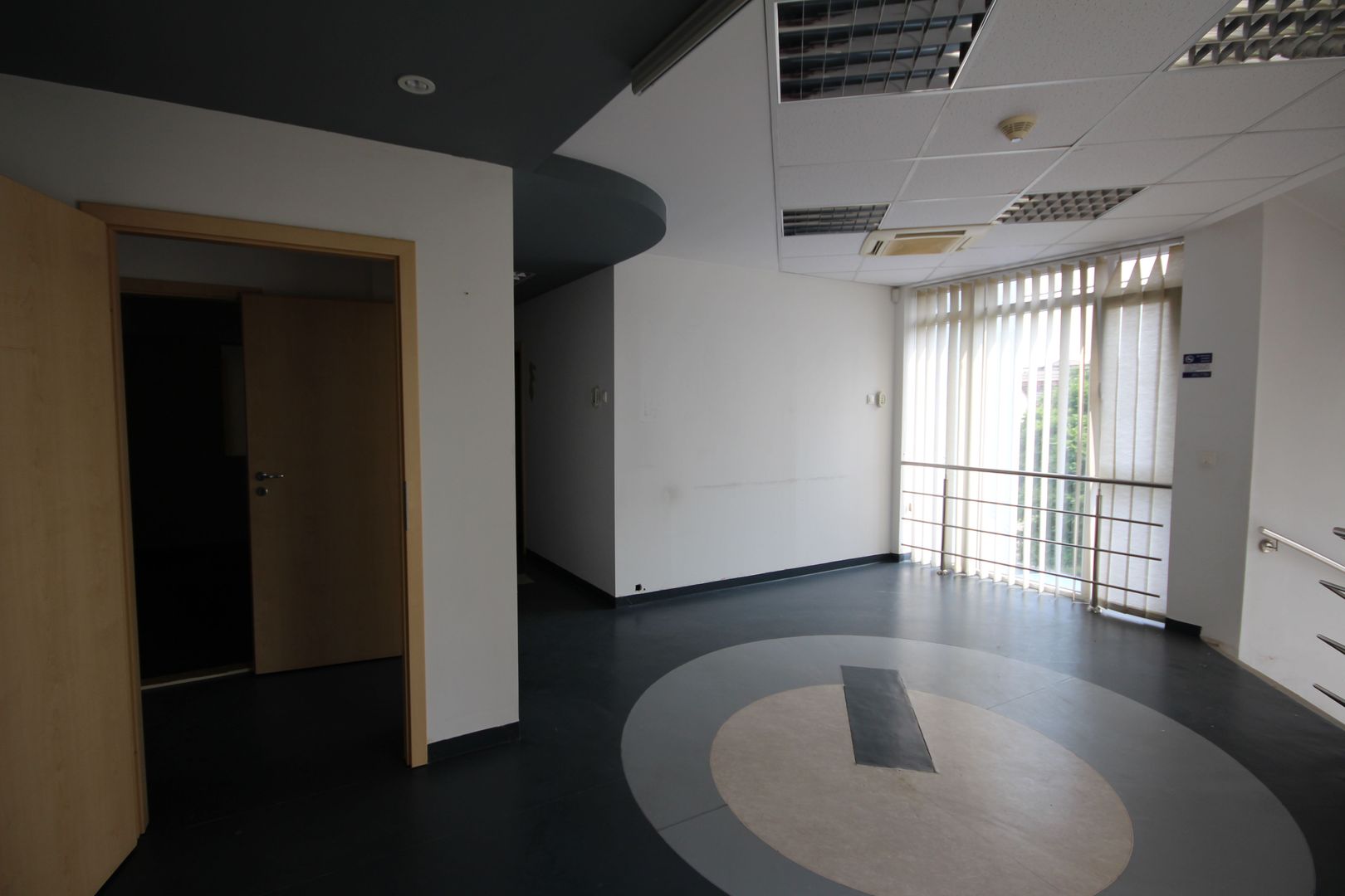 Cladire de birouri, SAD, parcare prorpie, clinica medicala - Poză 3