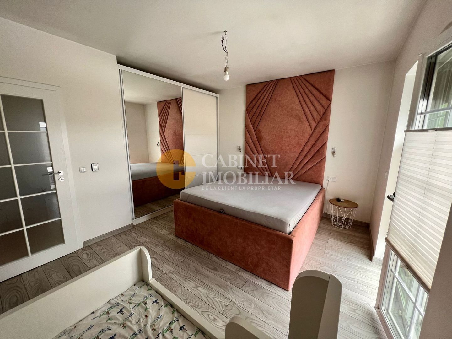 Casa PREMIUM 4 camere 2 bai - Garaj - MOBILATA complet - Poză 12