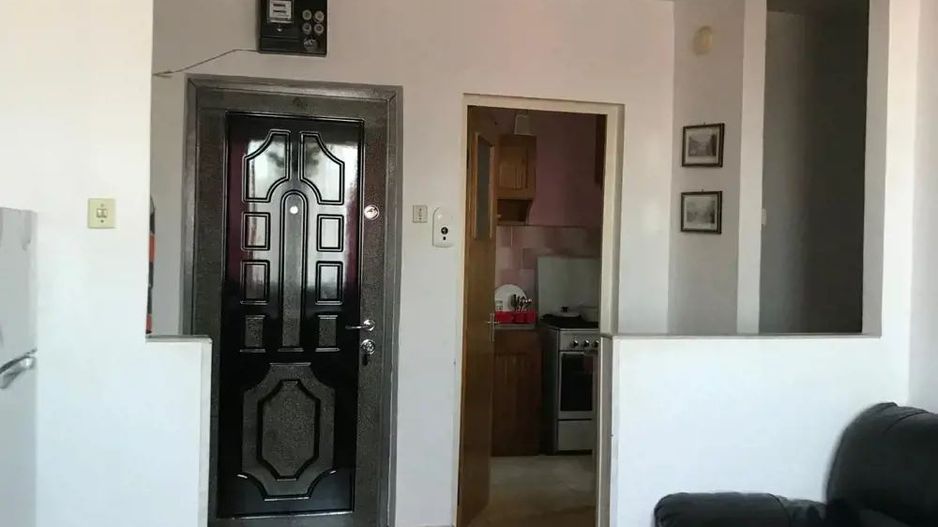 BRASADAS vinde ap 3 cam etaj 3/4 Carpati. - Poză 1