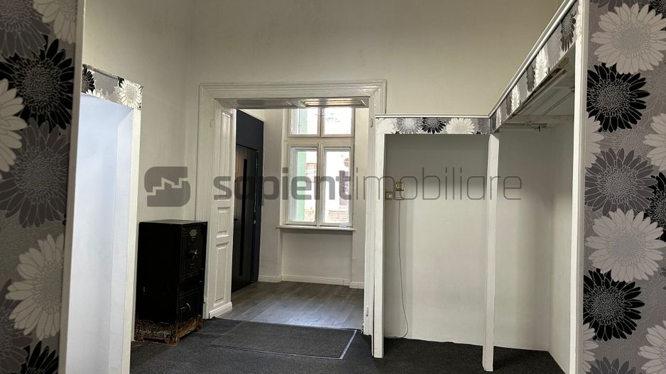 Apartament la casa cu 4 camere si acces auto, ultracentral - Poză 8