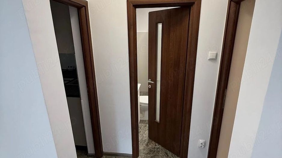 🏢 De Inchiriat: Ap. 3 Camere, Ideal și pentru Birou, Metrou EROII REVOLUTIEI - Poză 1