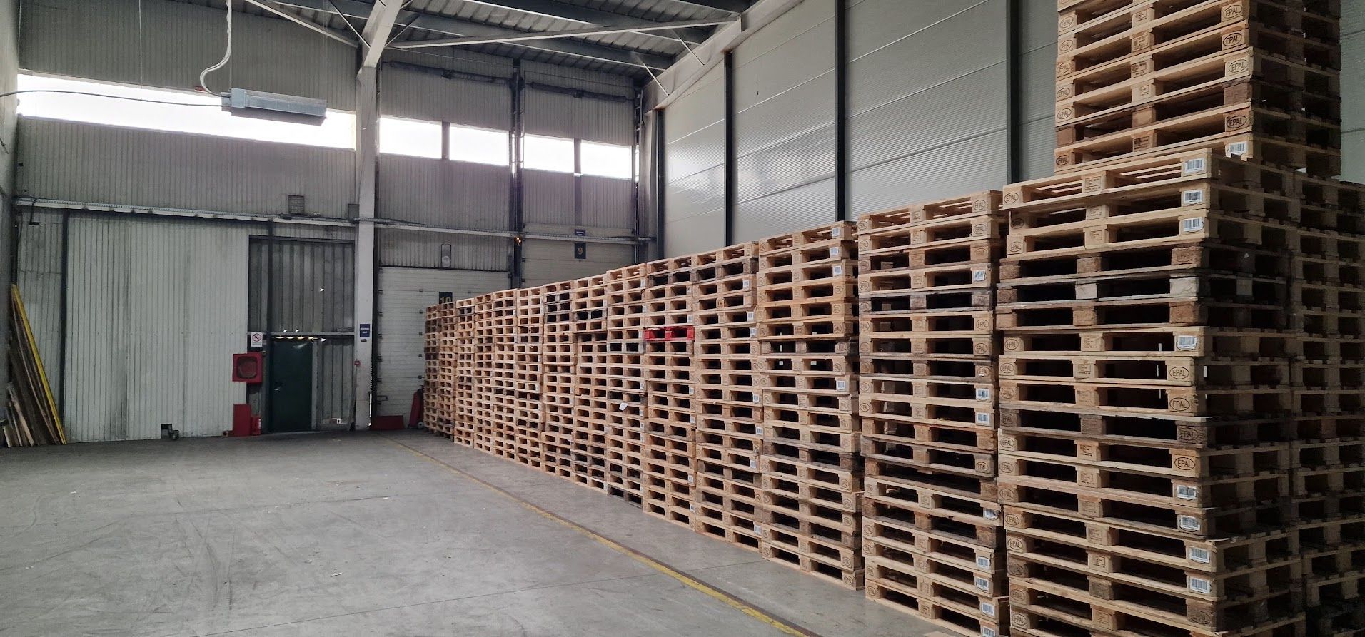 Hală industrială de închiriat – Oradea Vest | 3.500 m² + birouri 100 m² - Poză 3