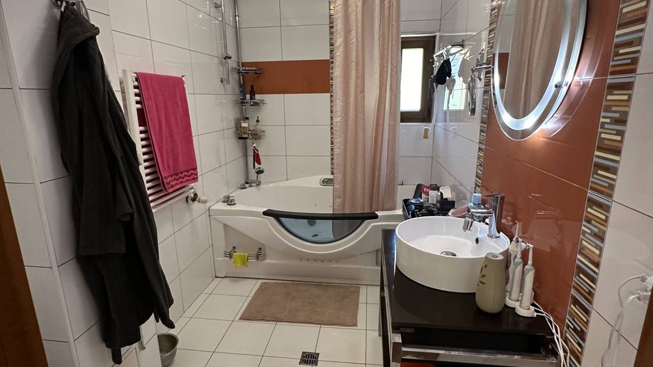 Iancu Nicolae- Vilă impresionantă-8 camere si 772 mp teren- comision 0 - Poză 17