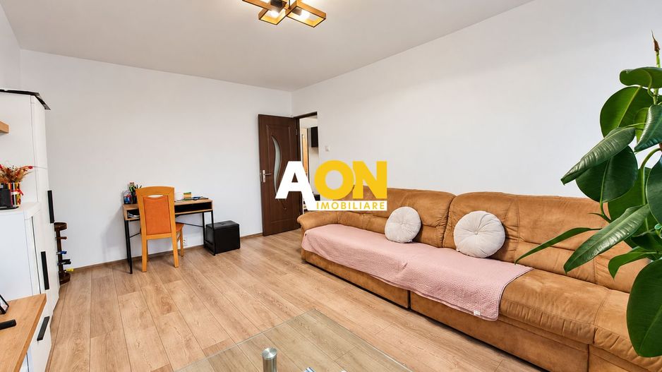 Apartament 3 camere, 2 bai, decomandat, Cetate, zona Liceului Sportiv - Poză 3