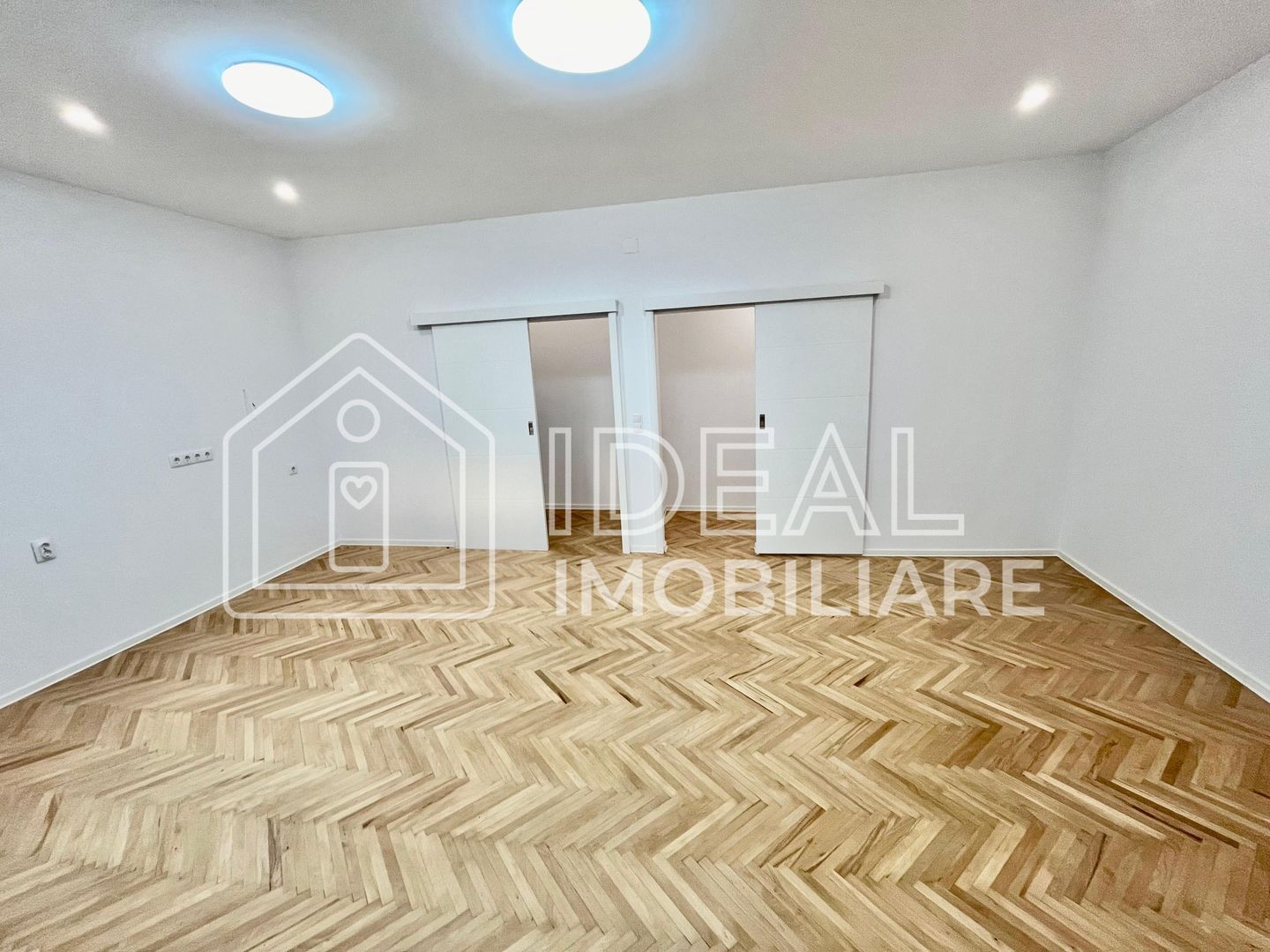 Apartament Ultracentral cu 2 camere complet renovat - de vânzare - Poză 2