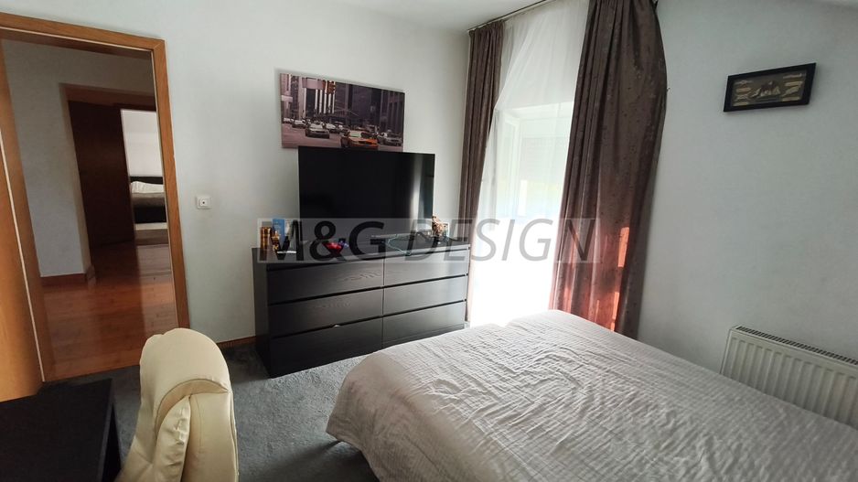 Casă individuală spațioasă cu garaj și curte generoasă – Ghiroda - Poză 28