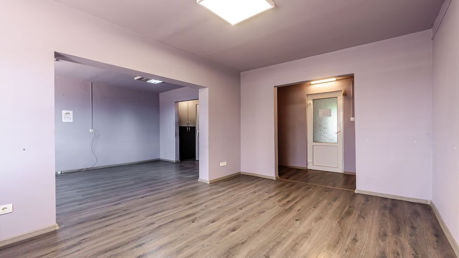 Birouri și platformă betonată cartier Micălaca - Poză 1