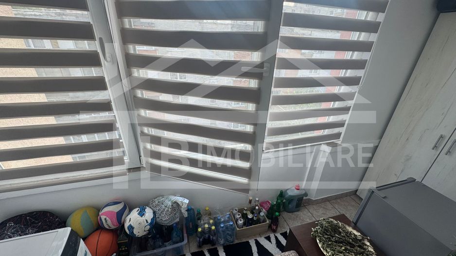 Apartament cu 3 camere, 70 mp, decomandat, garaj, Zona Fortuna - Poză 12