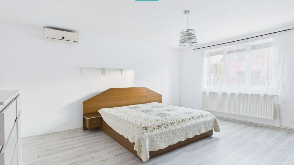 Casă spațioasă cu 4 camere în Vladimirescu - Poză 9