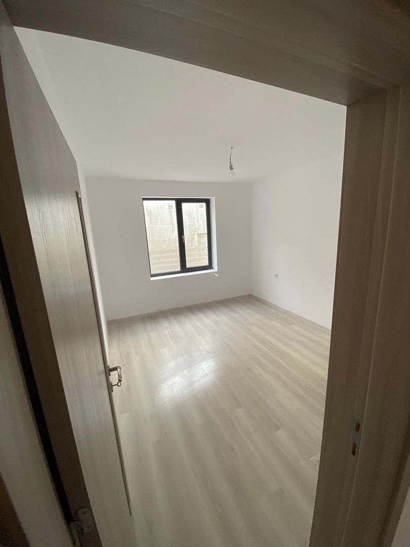 Casa noua în Giulesti de închiriat - curte 220mp - Poză 10