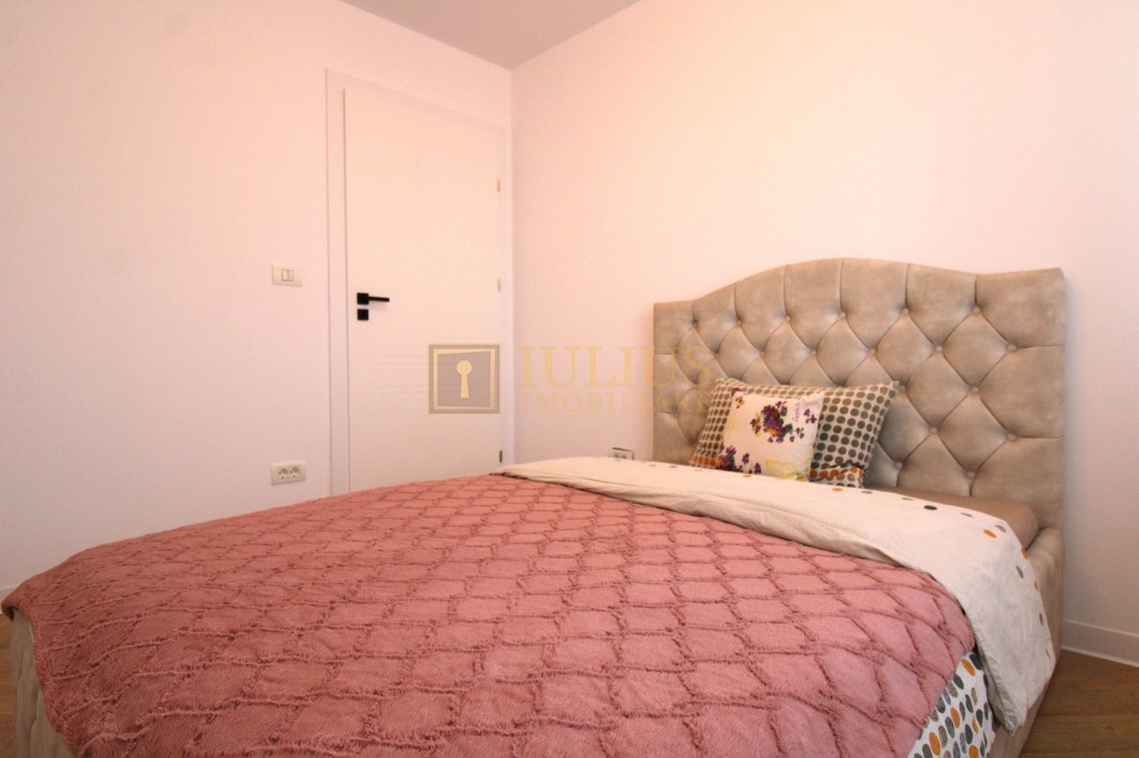 3 camere, etaj 2, lift, prima inchiriere, vedere spre Bega - Poză 9