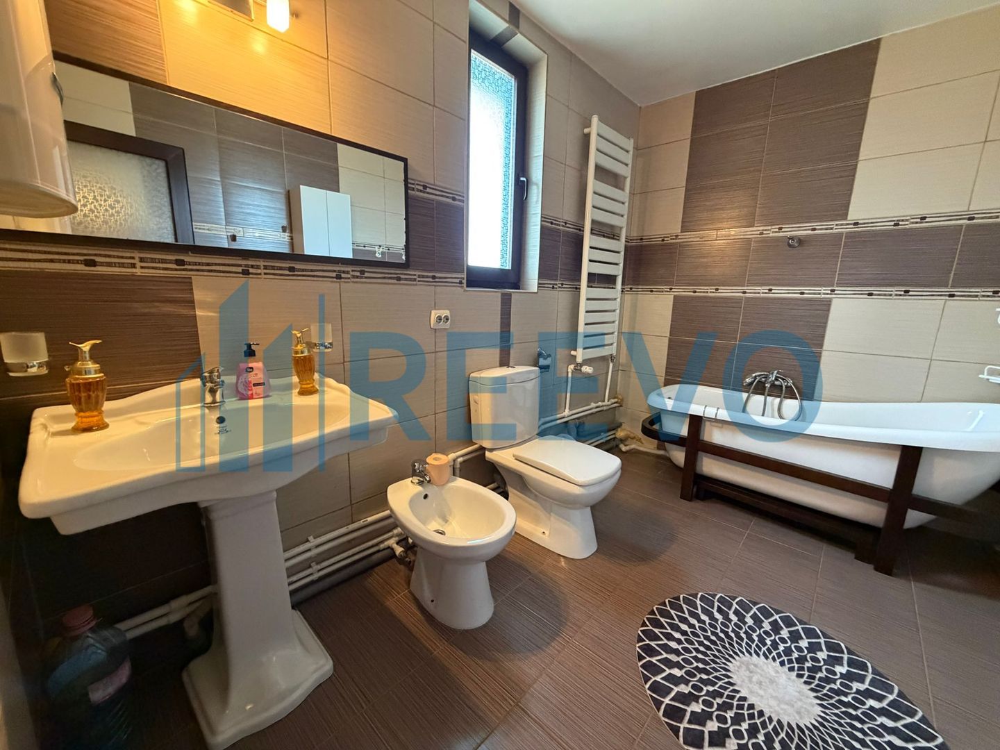 Casă/Vilă de vânzare în comuna Târgu Trotuș, județul Bacău. - Poză 10