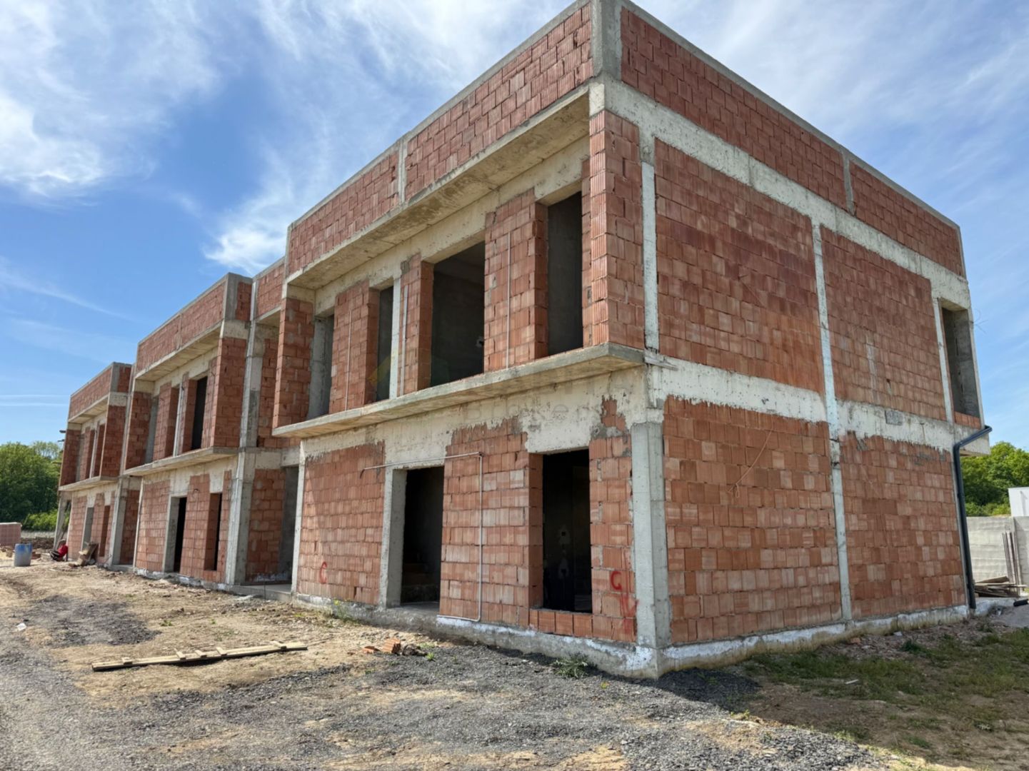 Eleganță și natură: vilă urbană exclusivistă în Tunari - Poză 3