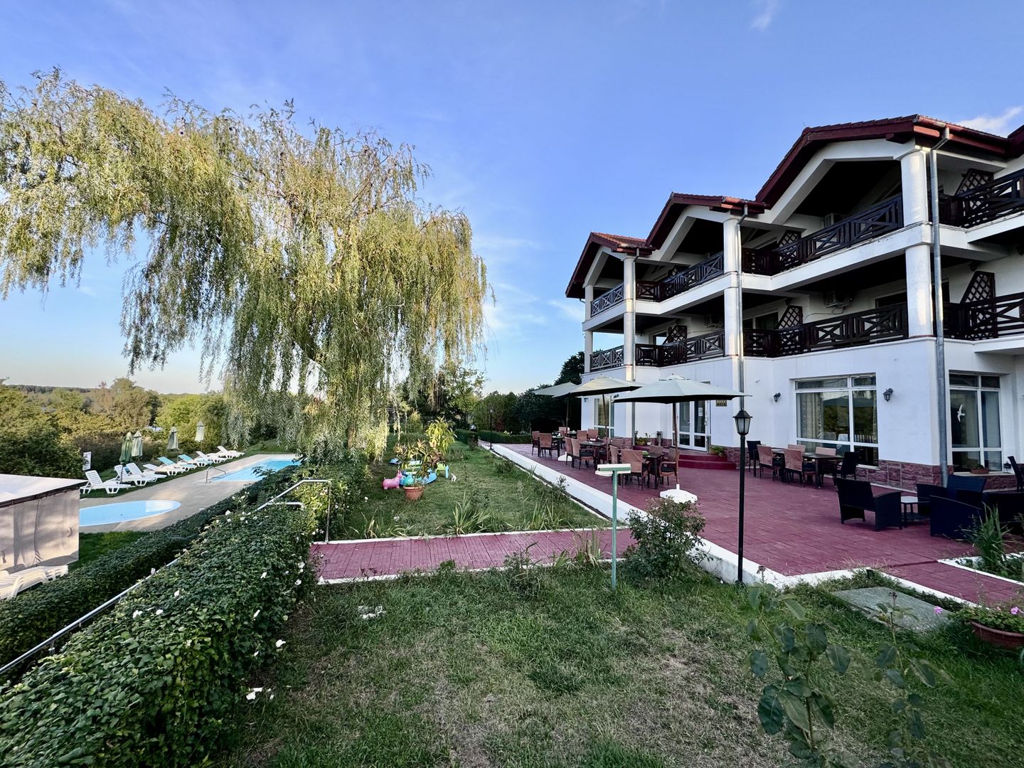 Hotel 20 camere Delta Dunarii 50 m deschidere teren 6000 mp acces auto - Poză 4