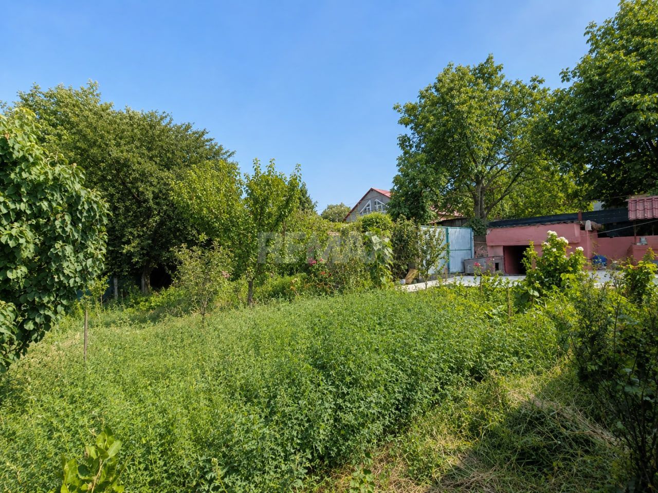 Strășeni.  Apartament la sol cu 3 dormitoare + living, teren și garaj. - Poză 7