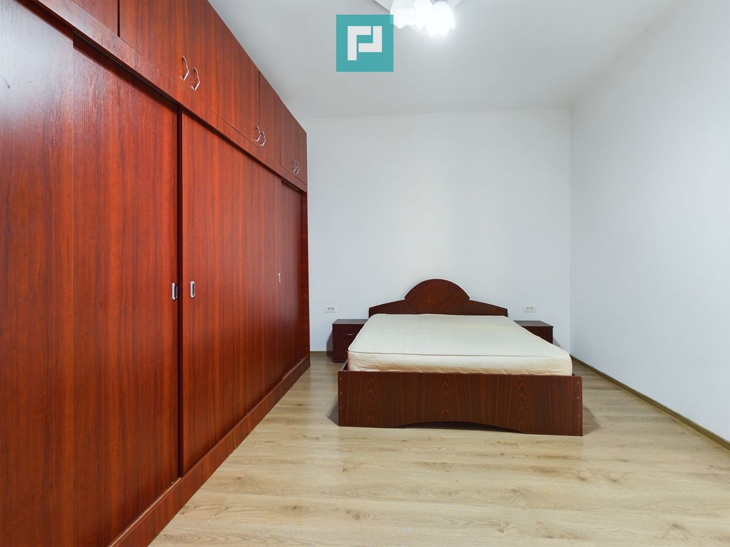 Apartament cu 3 camere la curte comună în Grădiște - Poză 9