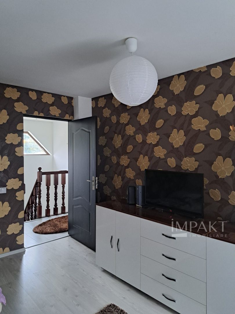 Casa  cu  vedere Panoramică în Făget, Peisaj de Vis și Confort Complet! - Poză 3