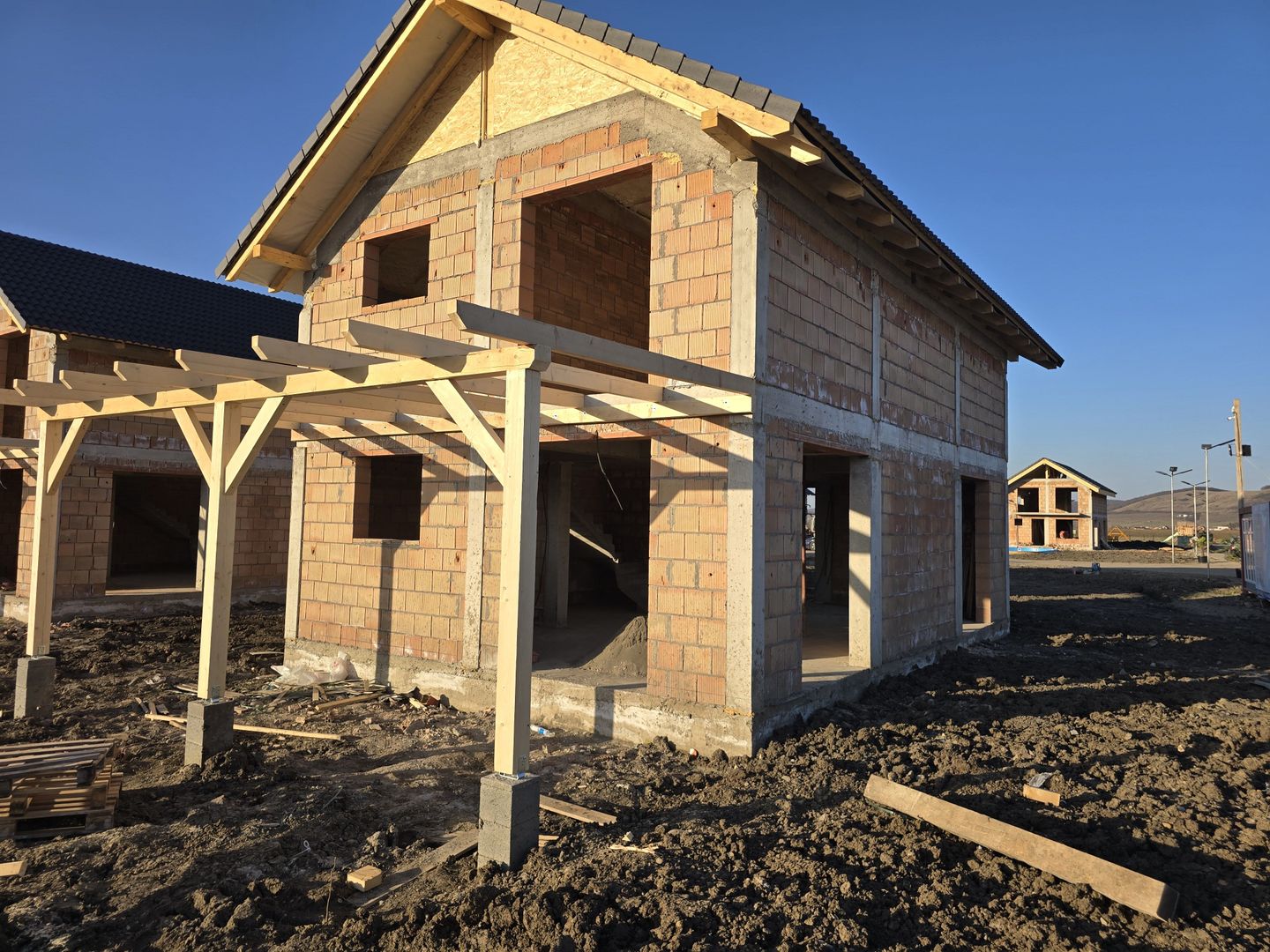 Casa 4 camere la cheie,10 minute de spital 150mp,700mp teren - Poză 4