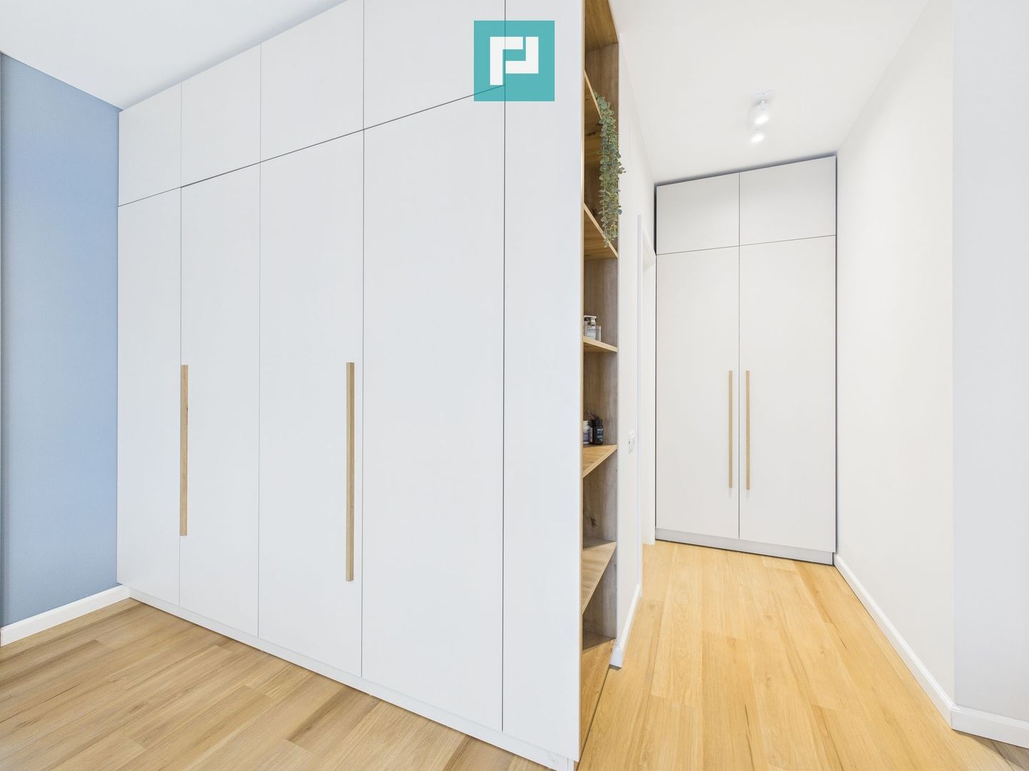 Apartament spațios, vedere și facilități premium - Poză 3