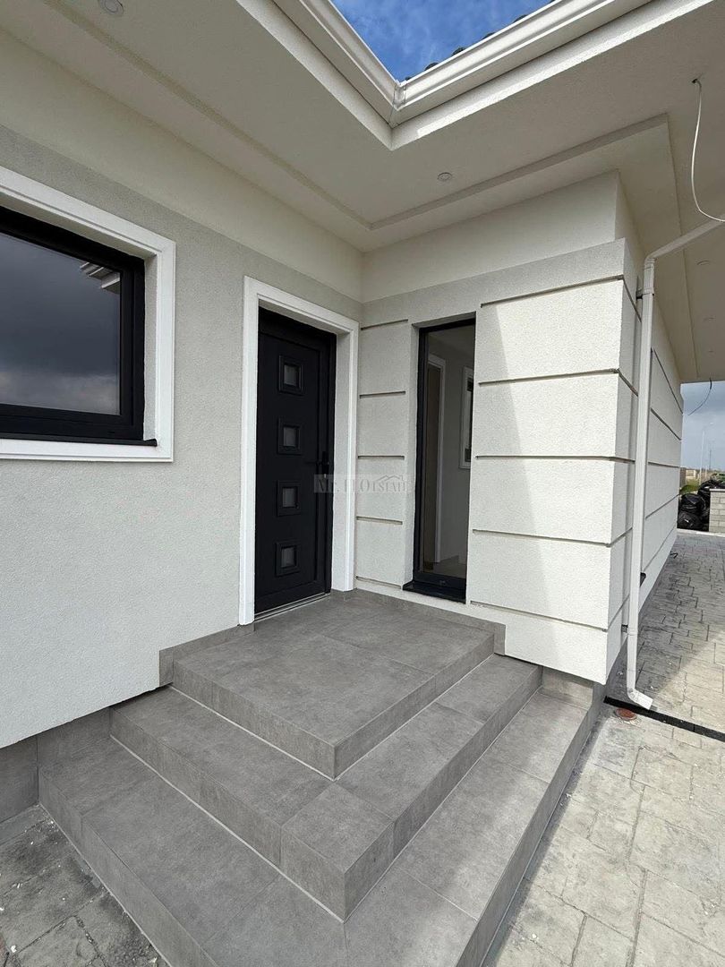 Vand Duplex pe parter 3 camere Mosnita Noua cu Canalizare Comision 0 - Poză 6