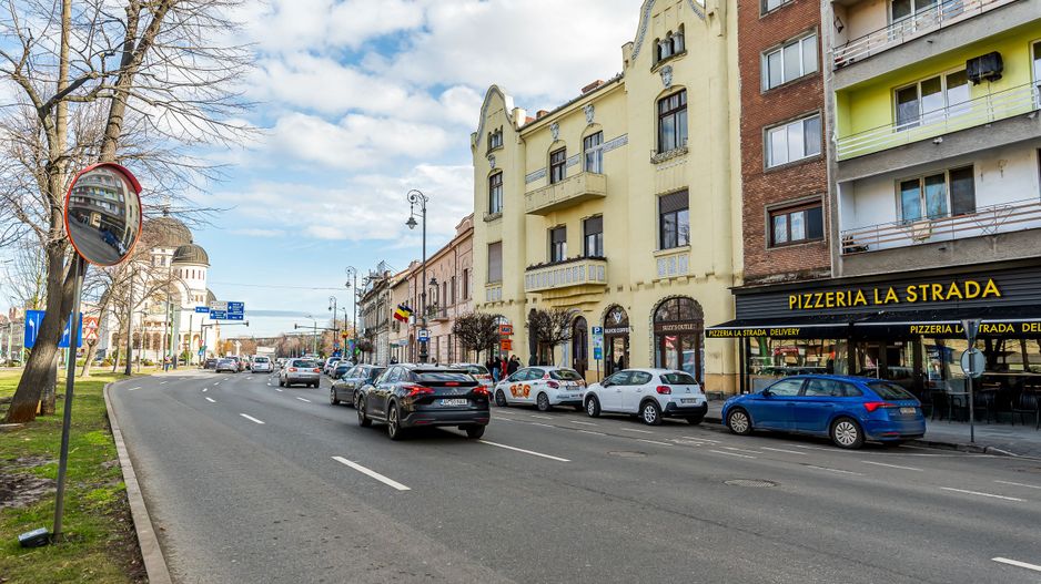 2 apartamente unificate, B-dul Revoluției, Arad. Etajul 1 - Poză 1