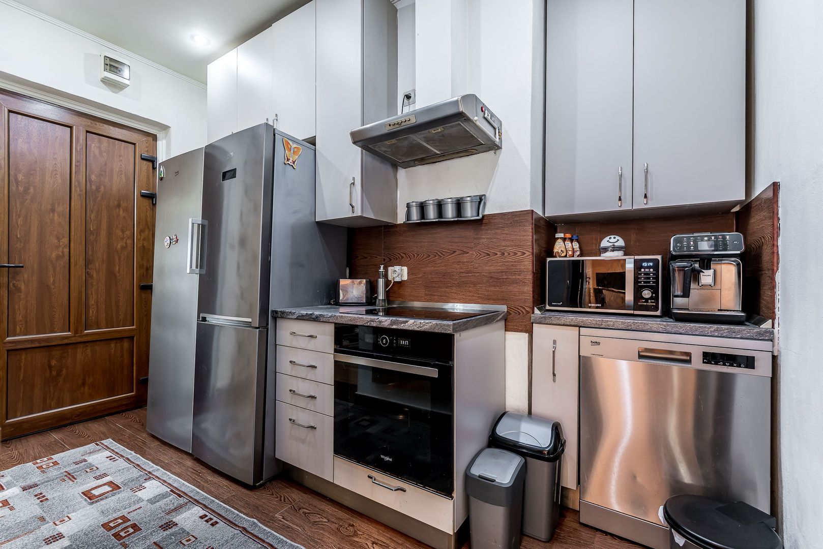 Apartament în centru cu acces auto și garaj propriu - Poză 3