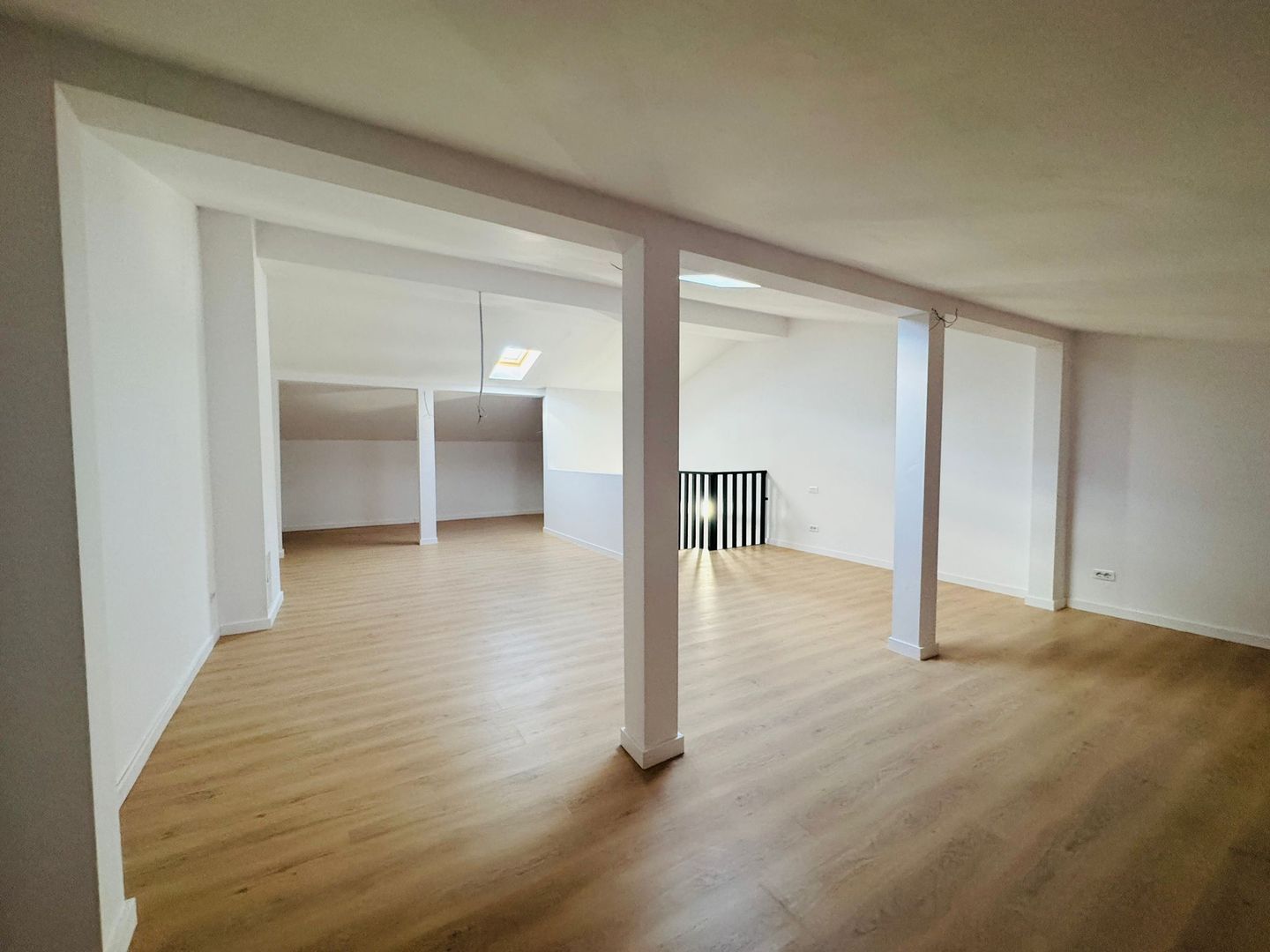 Popesti-Leordeni vila P+1+M 5 camere - Poză 22