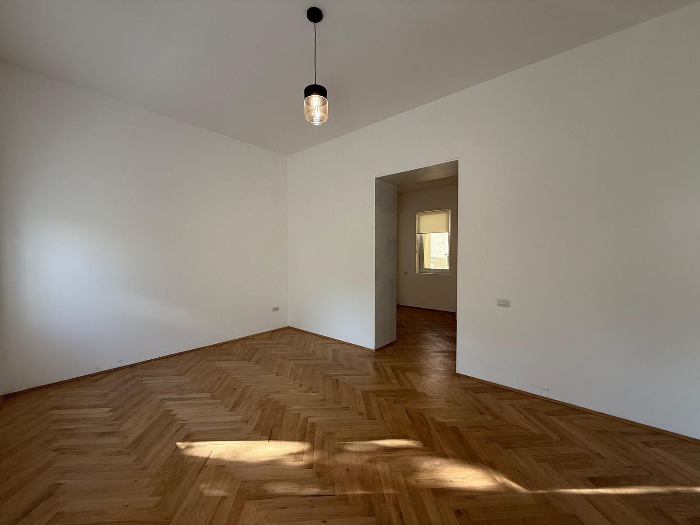 Vilă elegant renovata pentru business de prestigiu - Poză 10