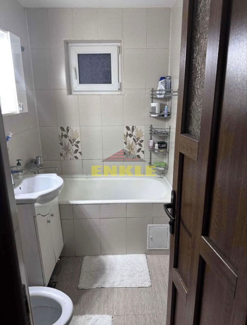 De vanzare apartament cu 2 camere, zona Scolii 7. - Poză 7