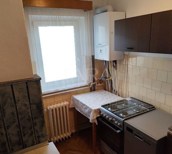 Apartament cu potențial, 3 camere, aproape de Big. - Poză 1