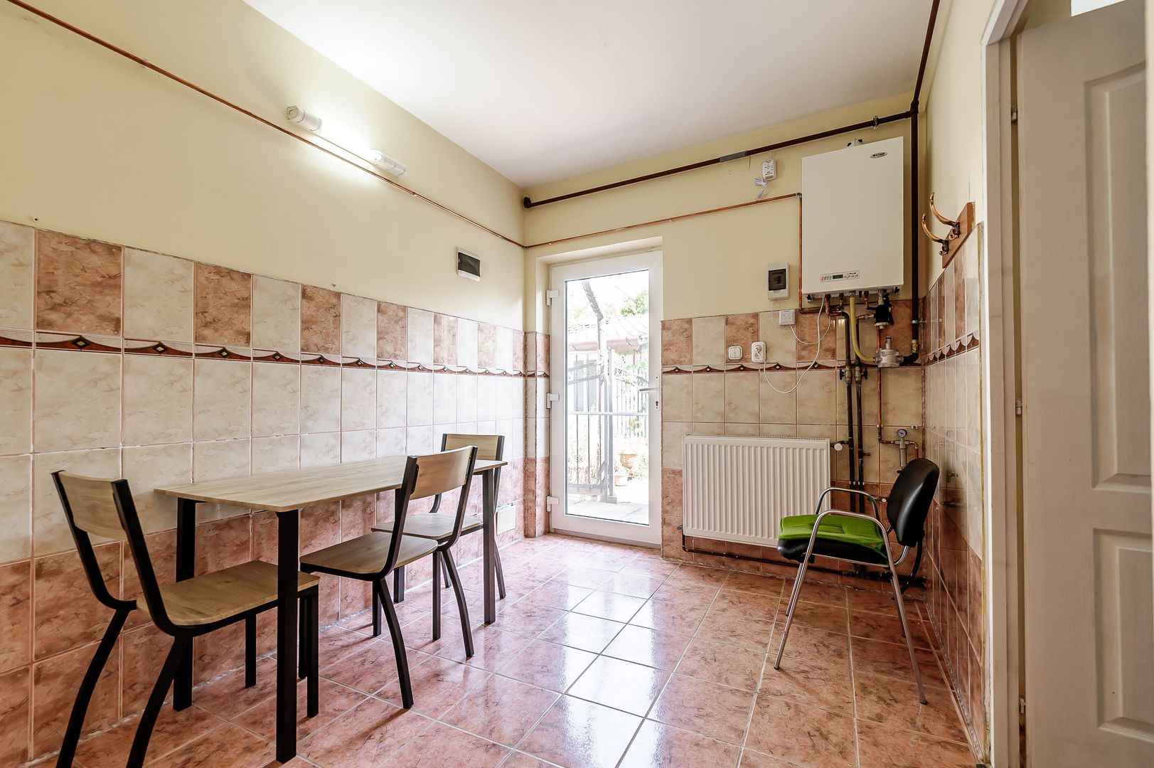 De închiriat apartament cu o cameră și curte interioară - Poză 5