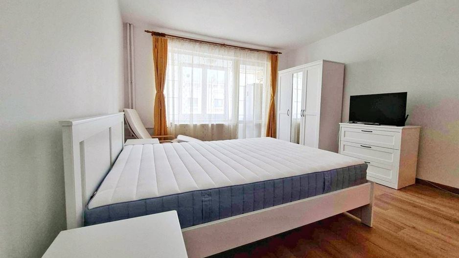 Inchiriez garsoniera vis a vis de Athenee Palace nou renovata - Poză 1
