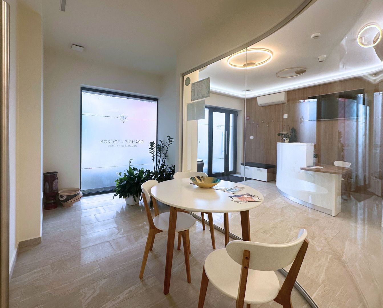 De vânzare Centru Medical Multifuncțional 196 mp zona Coresi - Poză 14