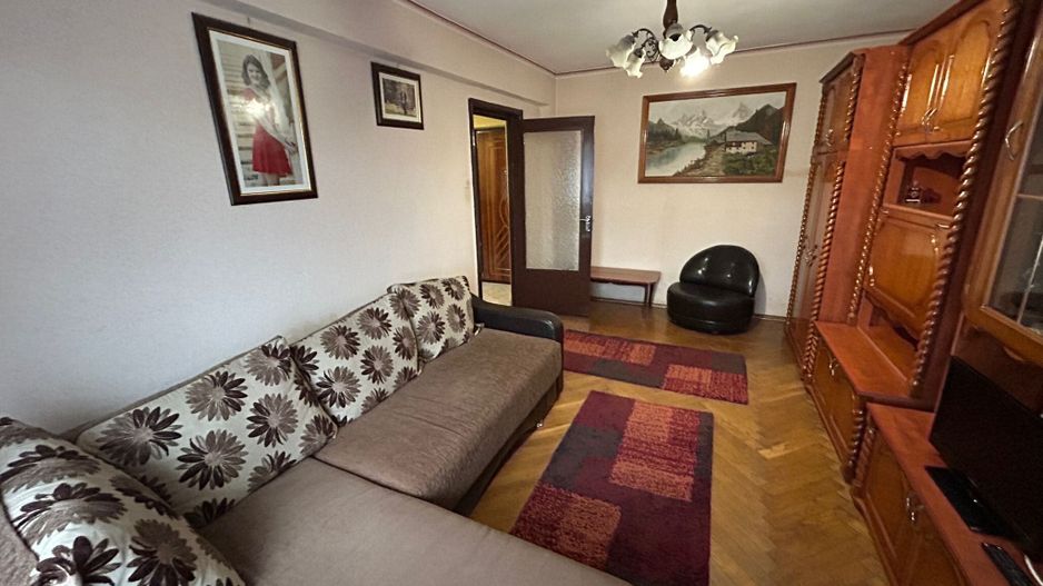 Apartament 3 camere, etaj 3 - zona Cetate - Poză 1