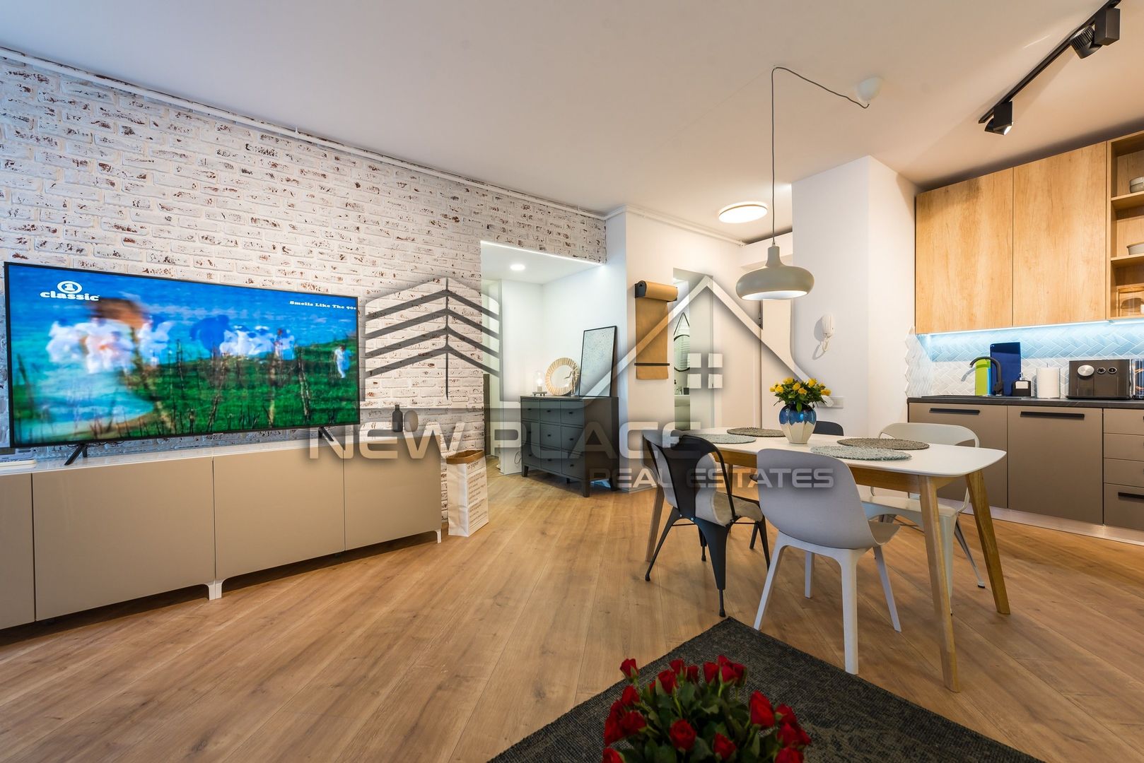 [VIDEO] 4City North | Apartament exclusivist | Vedere curtea interioara | Lux - Poză 1