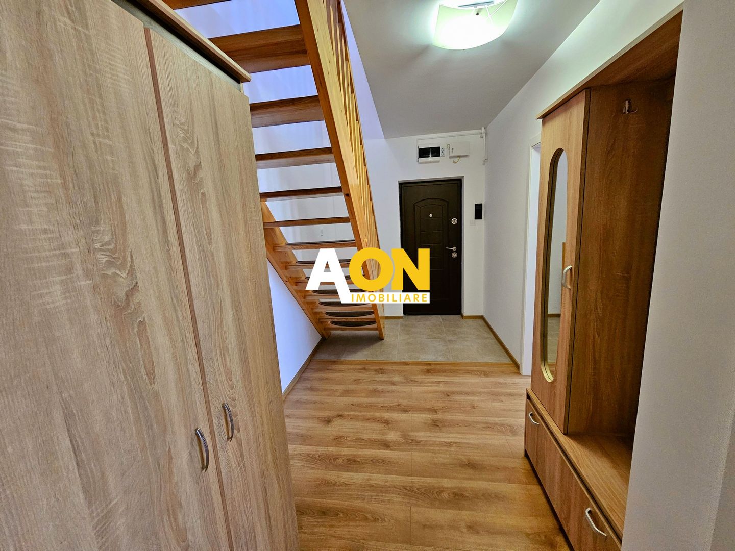 Penthouse pe două niveluri, panouri solare, terasă de 50 mp, boxă - Poză 9